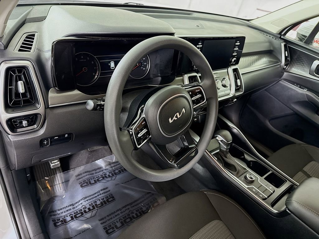 Used 2022 Kia Sorento LX image 17