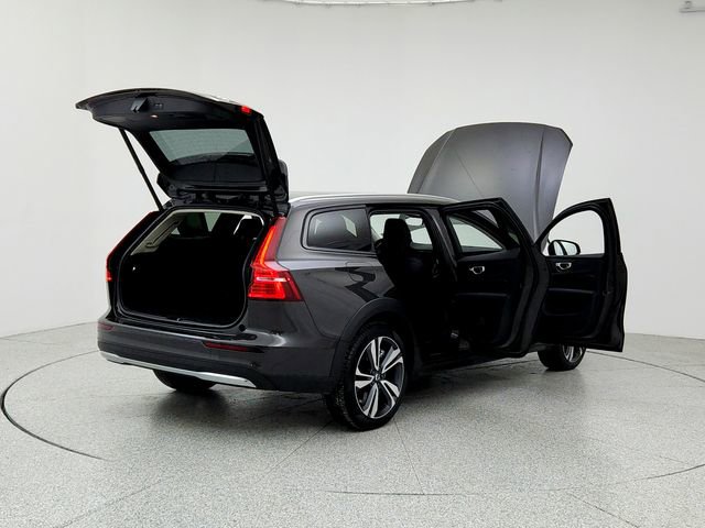 Certified 2025 Volvo V60 B5 Cross Country Plus image 11