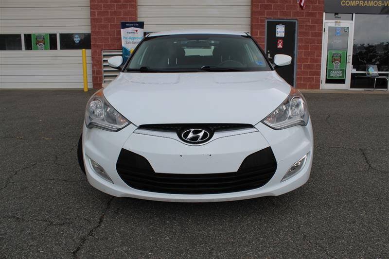 Used 2017 Hyundai Veloster FWD image 8