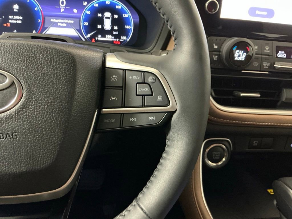 Used 2025 Toyota Grand Highlander AWD image 11