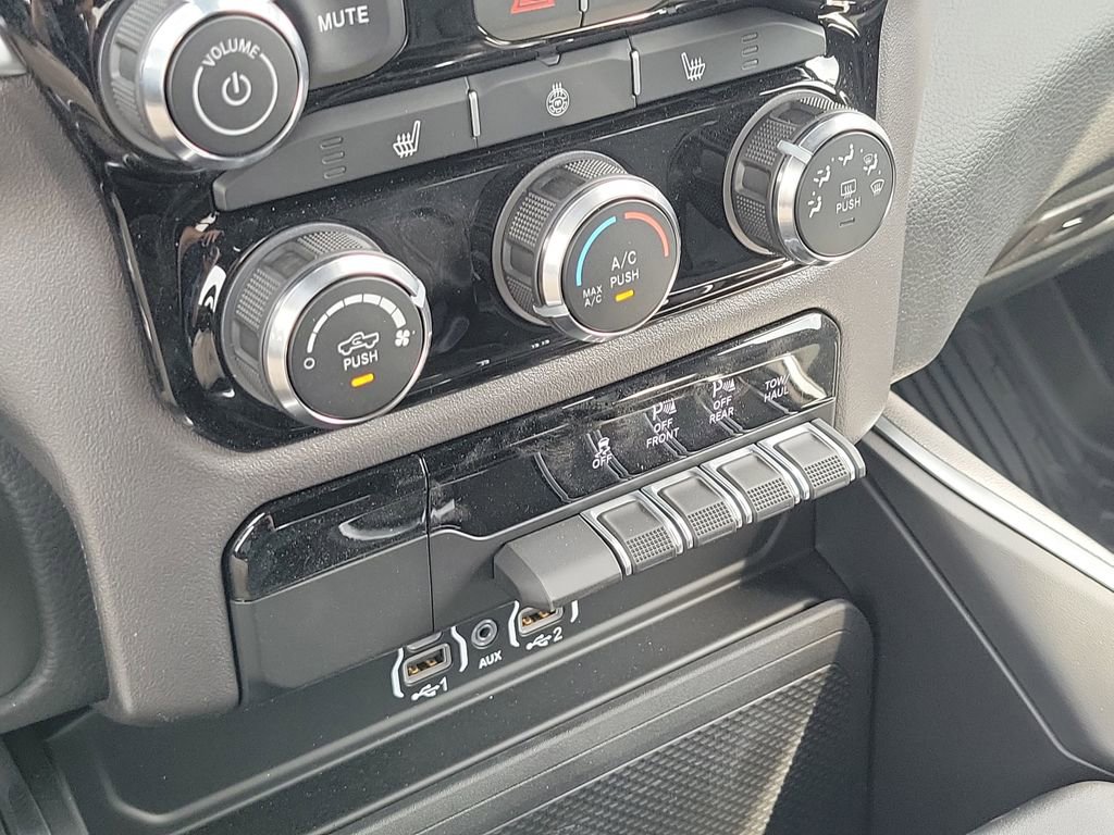 New 2026 RAM 1500 4x4 Crew Cab image 23