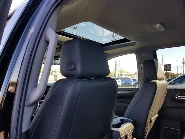 New 2026 GMC Sierra 1500 SLT w/ SLT Premium Package image 9