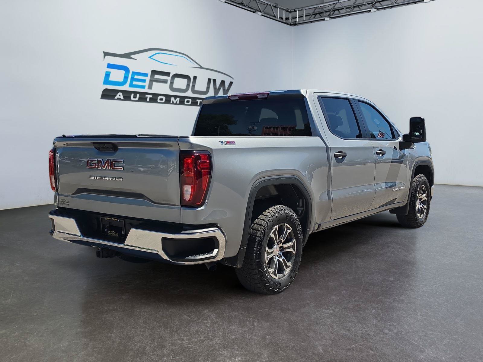 Used 2024 GMC Sierra 1500 Pro w/ Pro Value Package AWD/4WD image 3