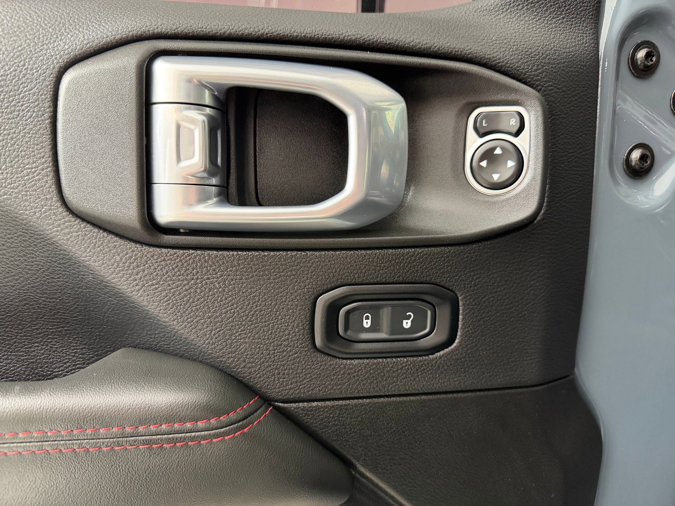 Used 2024 Jeep Wrangler Unlimited Rubicon AWD/4WD image 11