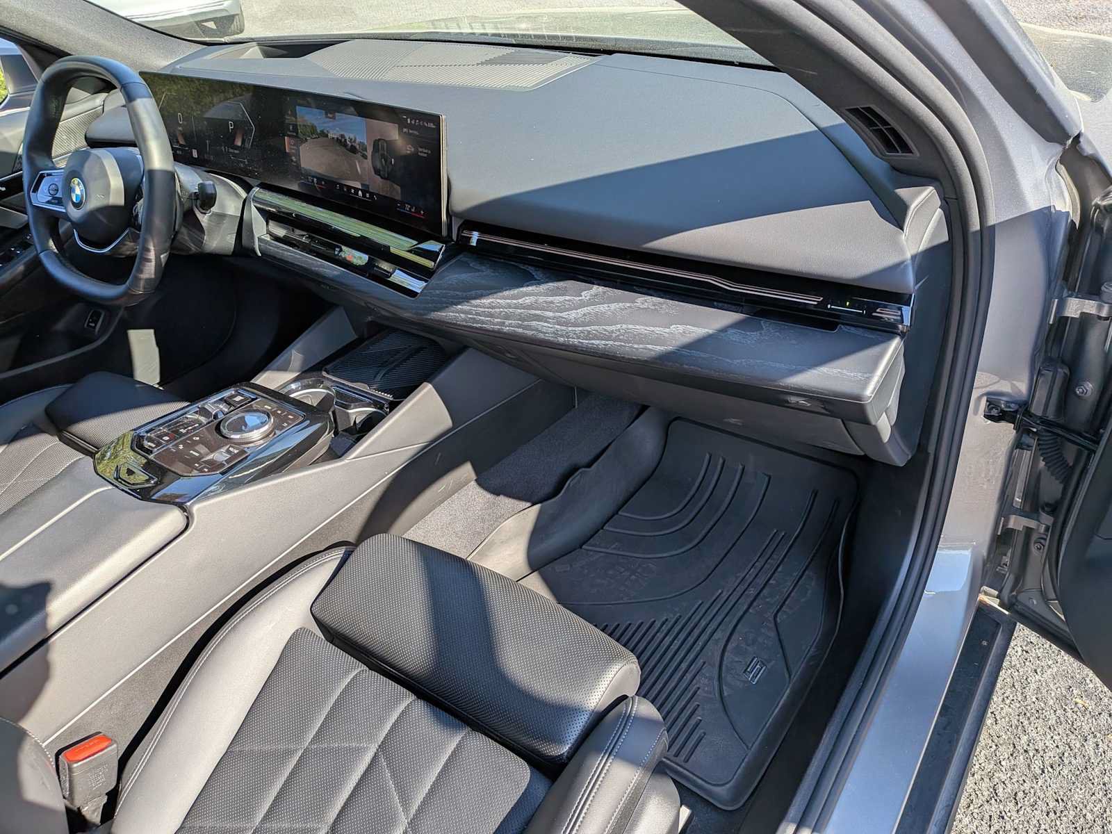 Certified 2024 BMW 530i xDrive w/ Premium Package AWD/4WD image 24