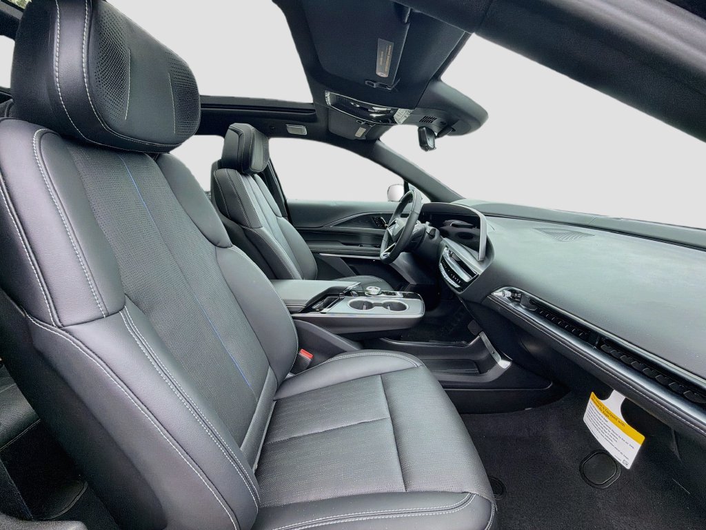 Used 2026 Cadillac Lyriq Signature Luxury w/ LPO, Premium Carpet Package AWD/4WD image 30
