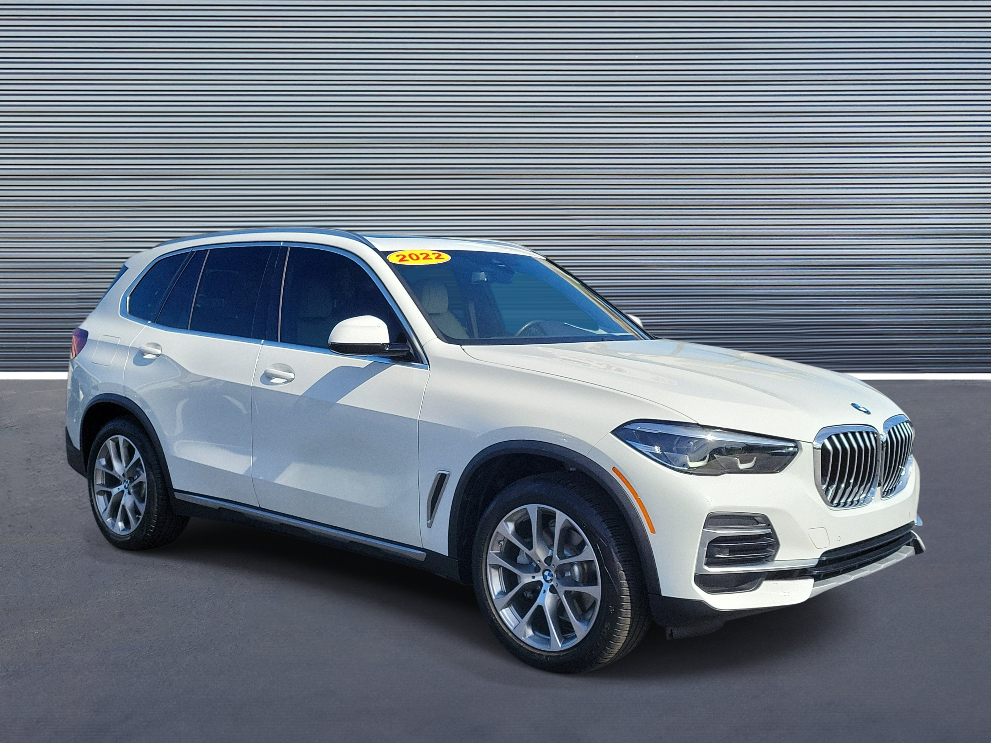 Used 2022 BMW X5 sDrive40i w/ Premium Package RWD image 2