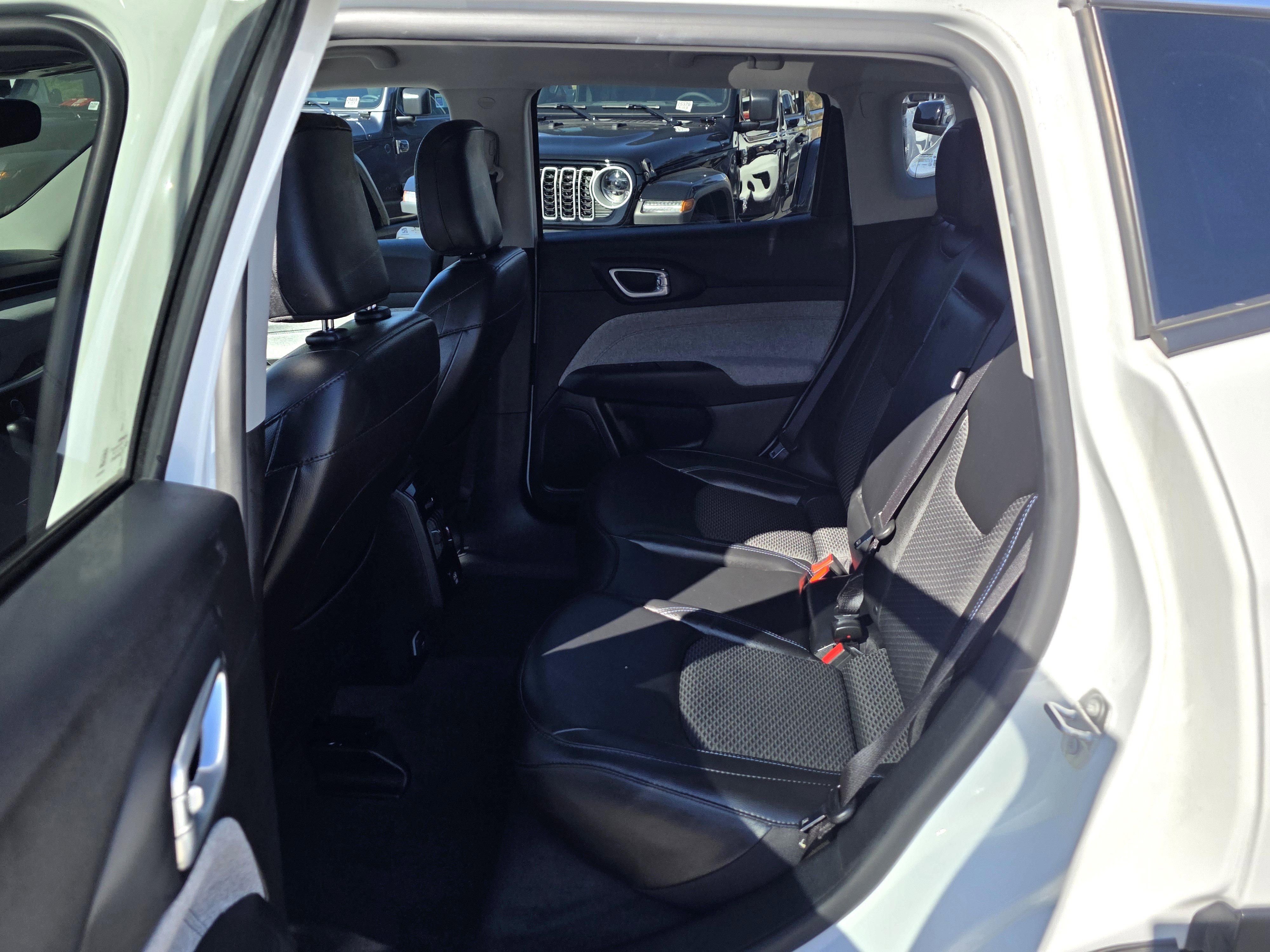 Certified 2022 Jeep Compass Latitude image 18