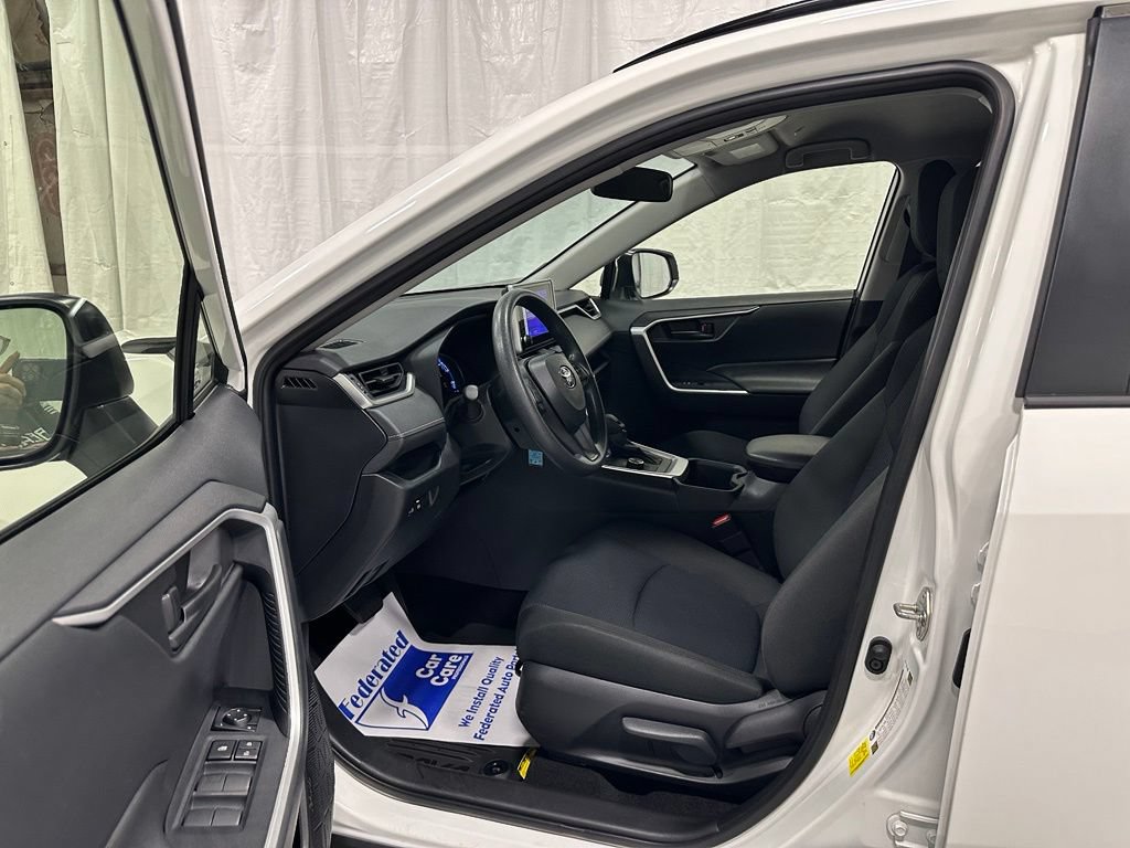 Used 2025 Toyota RAV4 LE AWD/4WD image 10
