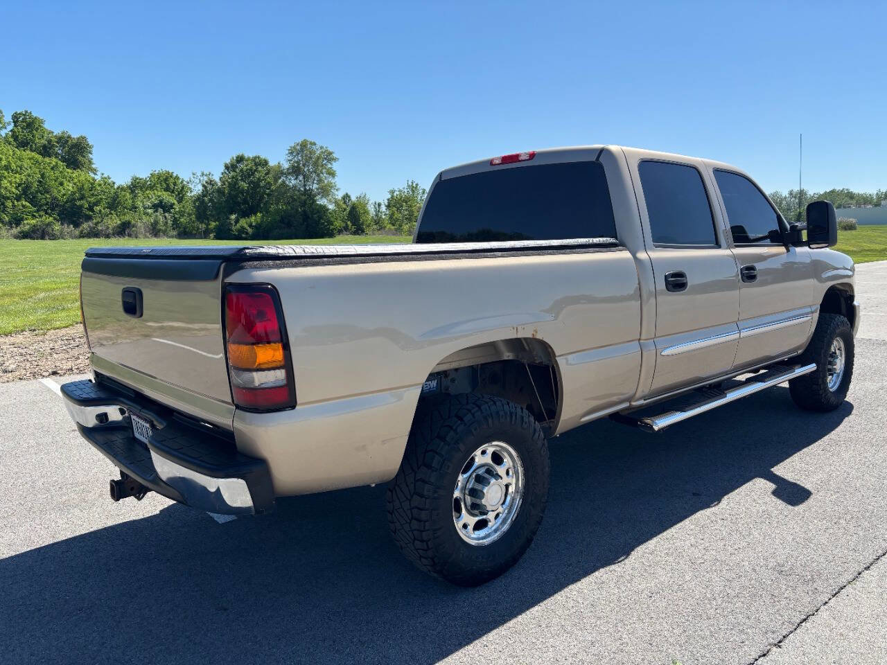 Used 2004 GMC Sierra 2500 SLE w/ Heavy-Duty Power Package AWD/4WD image 5