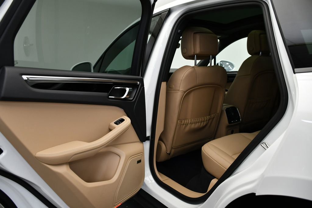 Certified 2025 Porsche Macan image 42