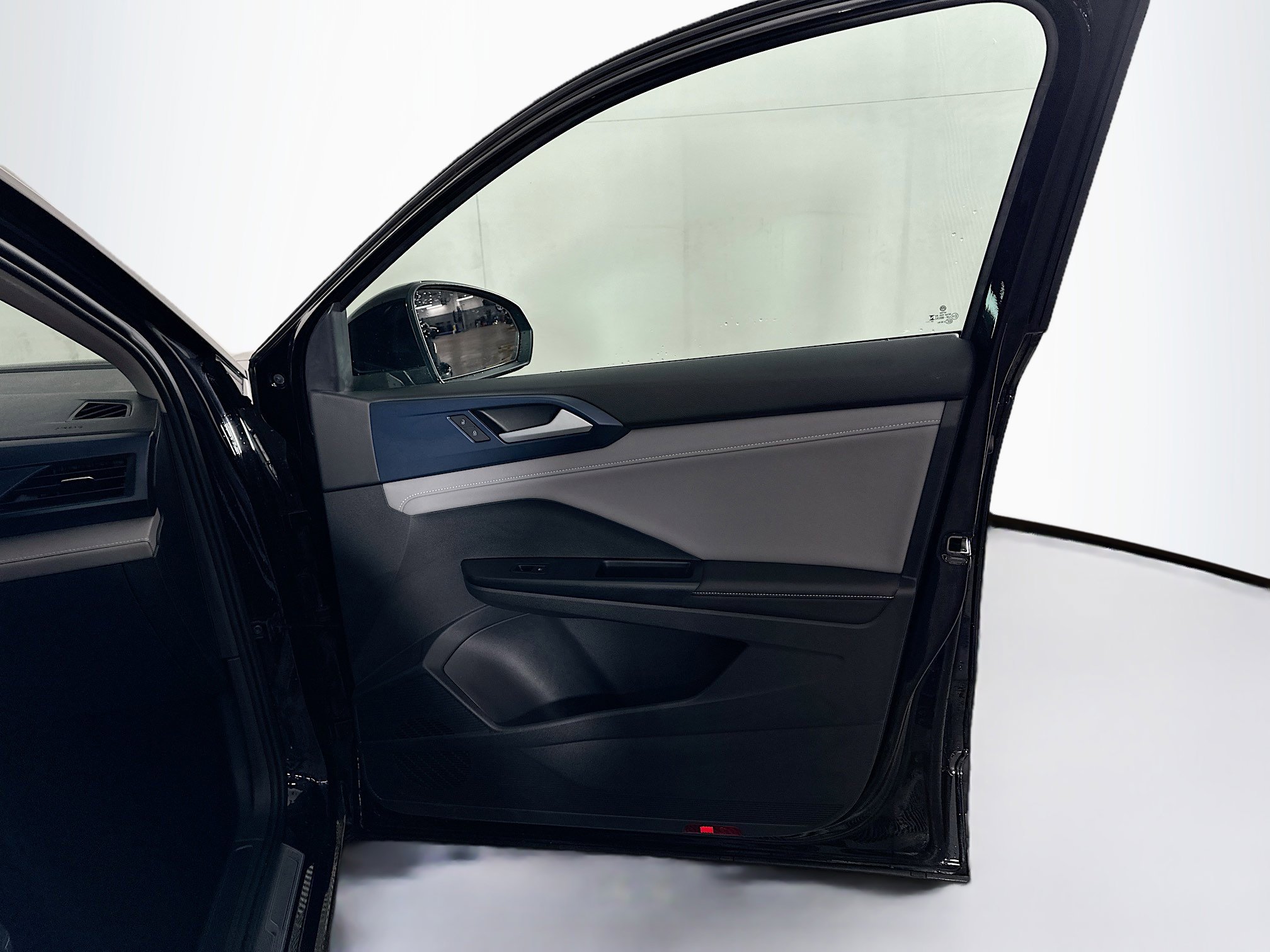 Used 2024 Volkswagen Taos SE image 29