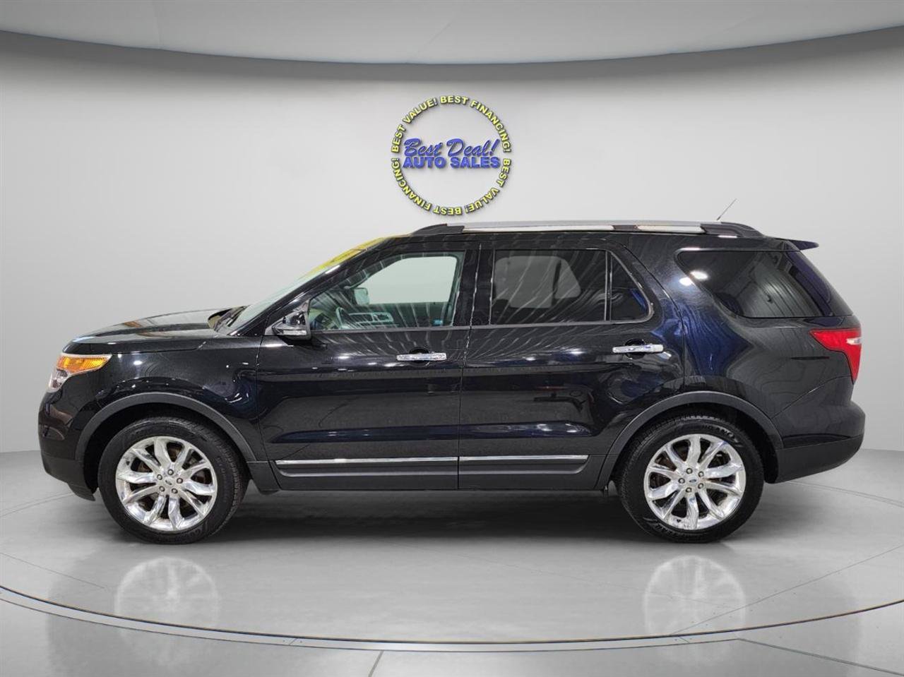 Used 2015 Ford Explorer XLT w/ Equipment Group 202A AWD/4WD image 4