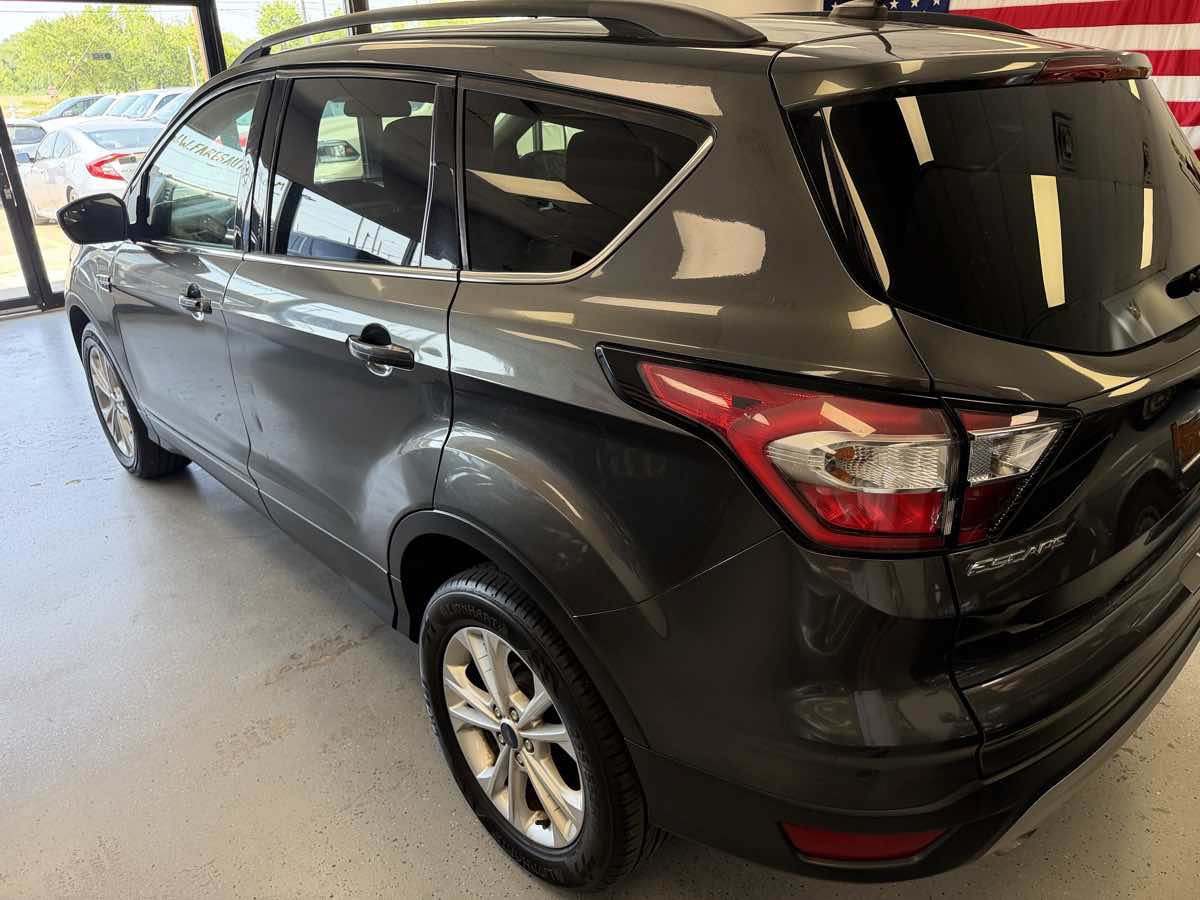 Used 2018 Ford Escape SE AWD/4WD image 3