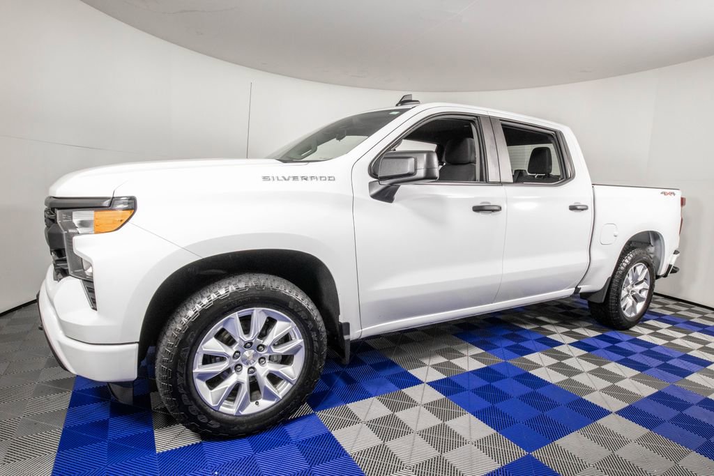 Used 2024 Chevrolet Silverado 1500 Custom image 1