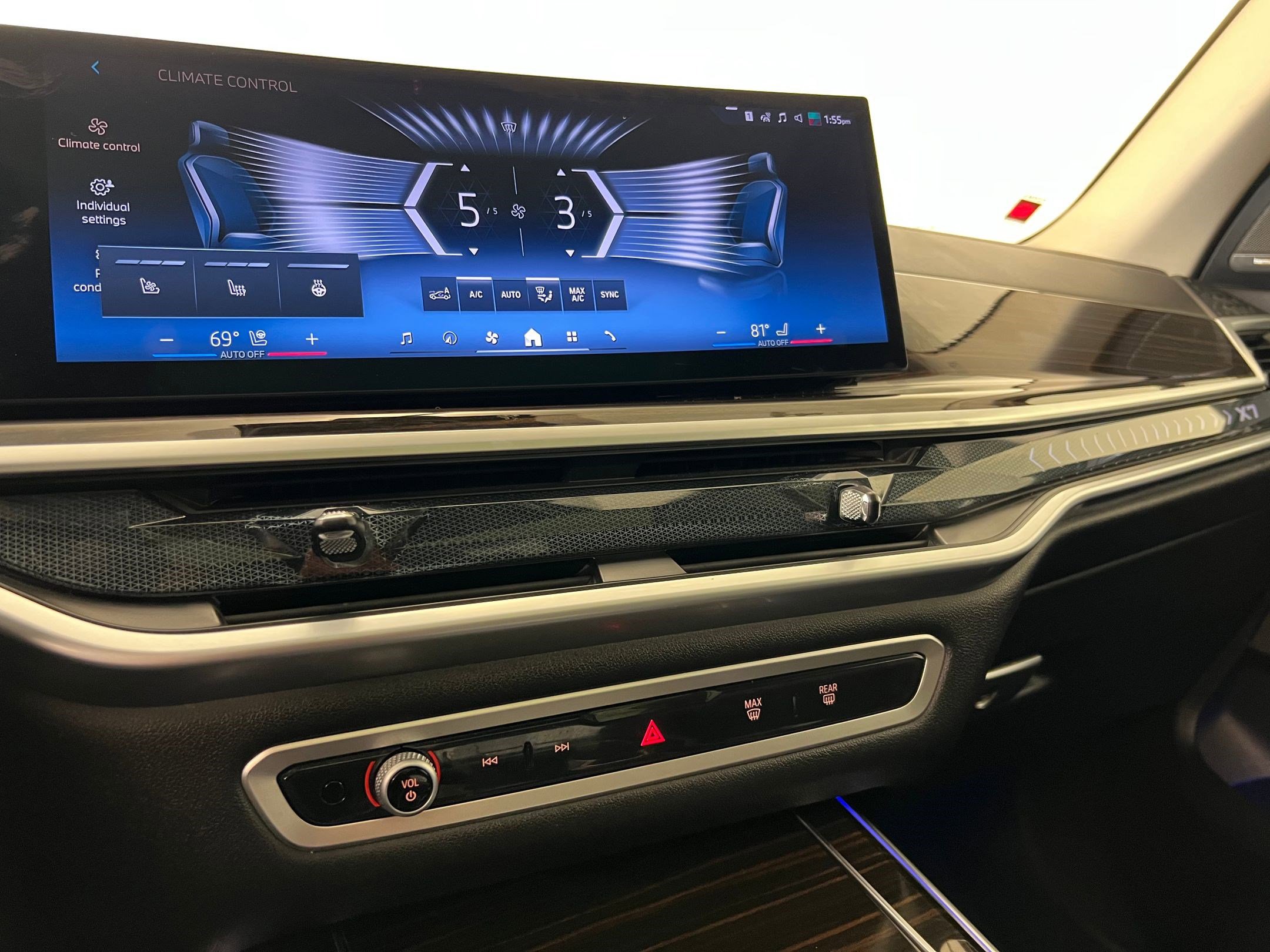 Used 2025 BMW X7 xDrive40i w/ Premium Package image 28