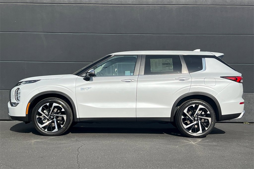New 2025 Mitsubishi Outlander SE image 8