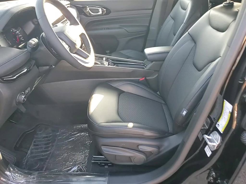 New 2026 Jeep Compass Latitude image 10