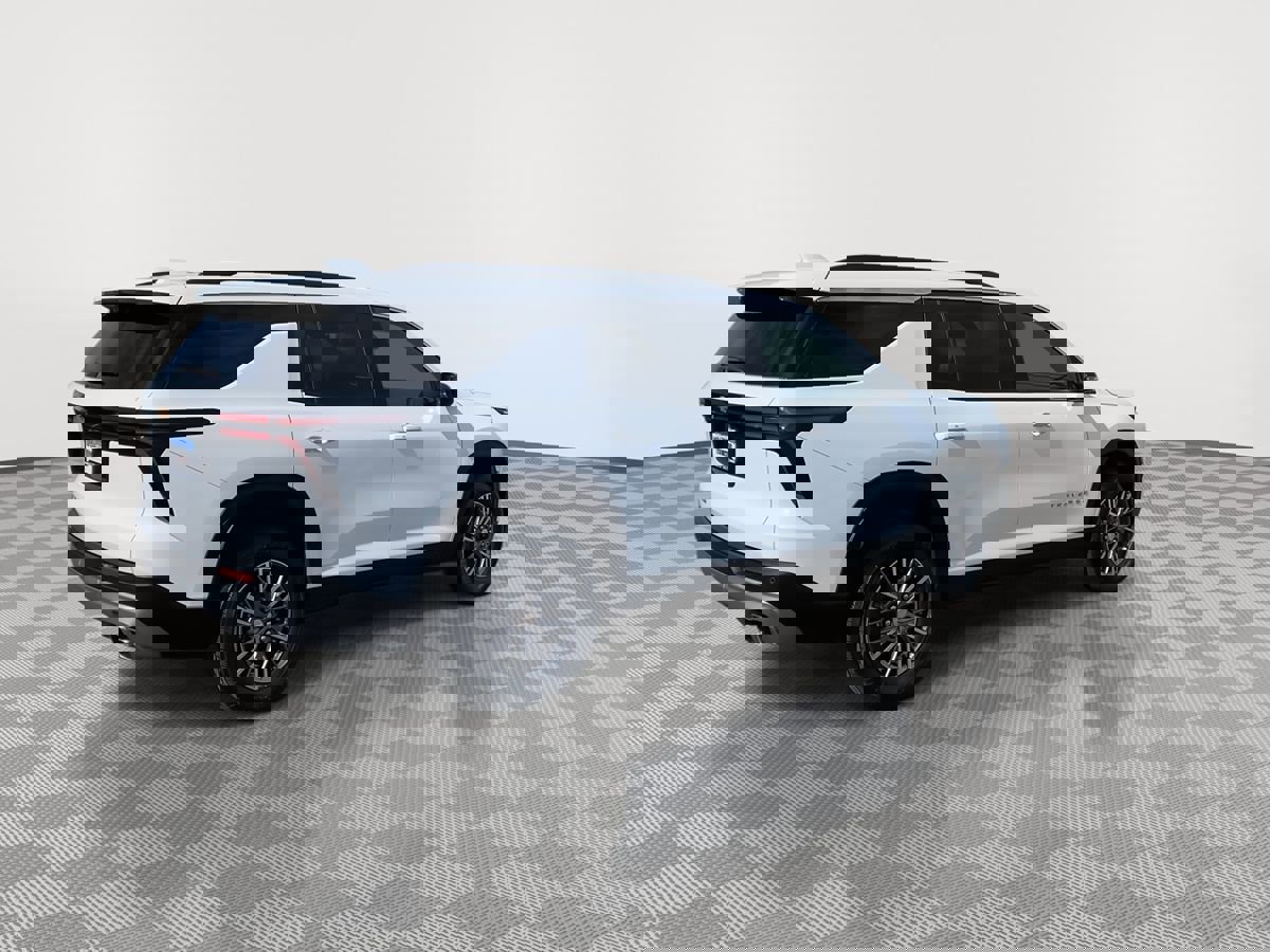 Used 2025 Chevrolet Traverse LT image 7