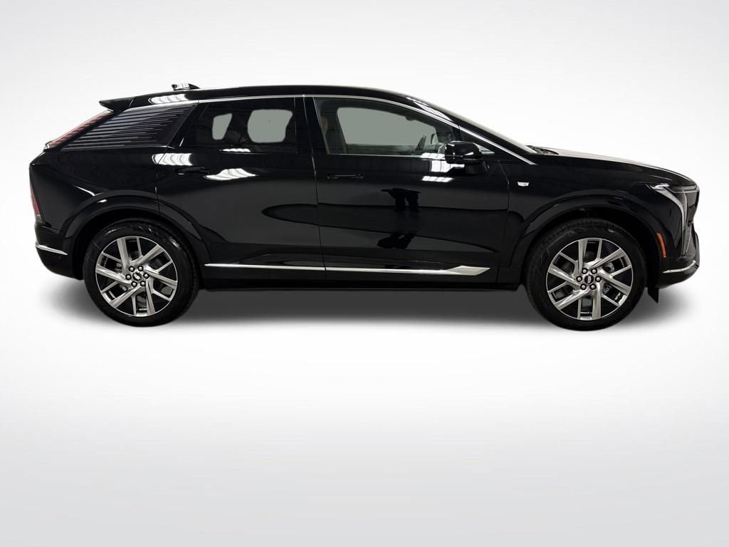 New 2026 Cadillac Optiq Luxury 2 w/ LPO, Floor Liner Package image 19