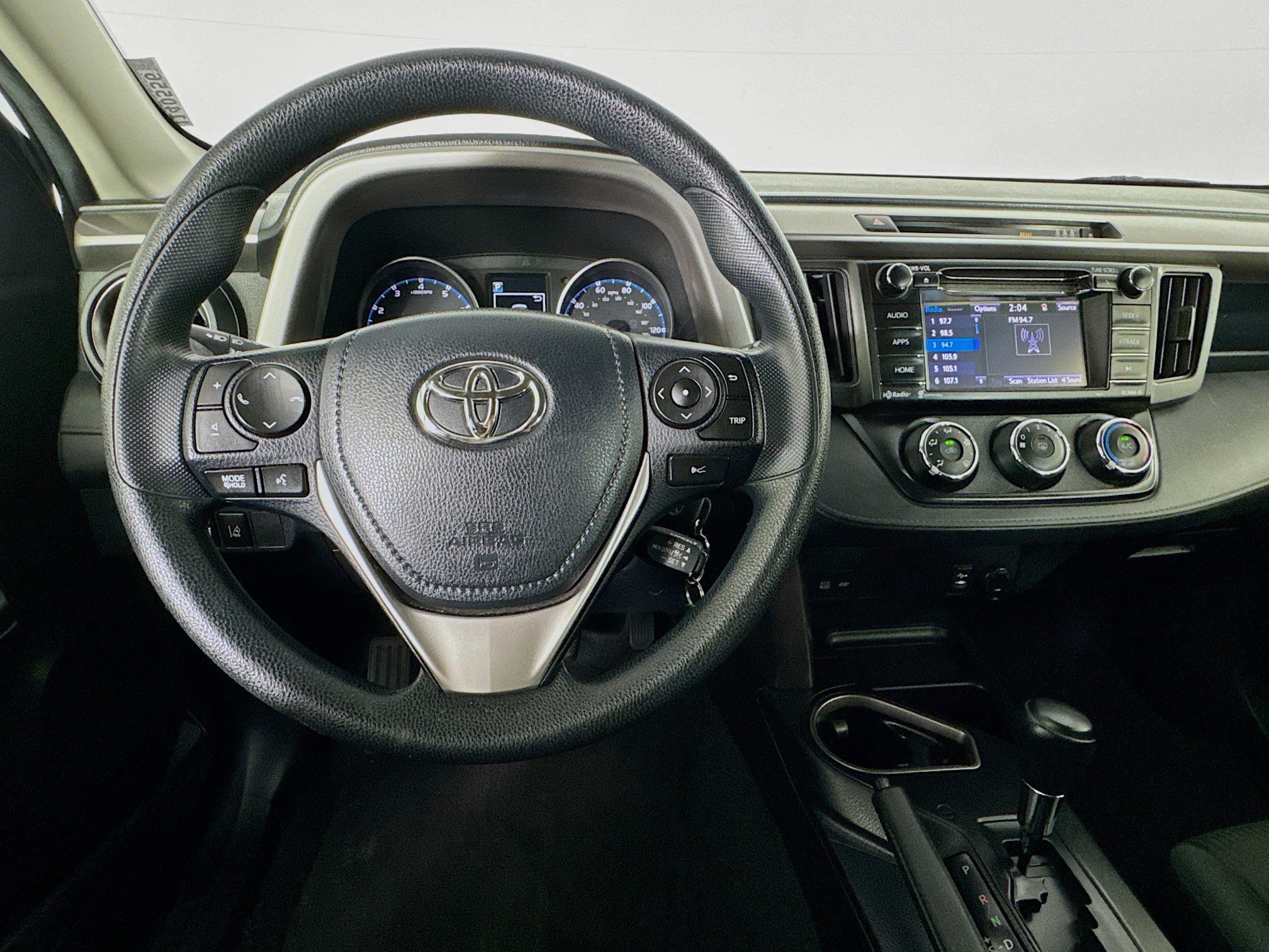 Used 2017 Toyota RAV4 LE FWD image 10