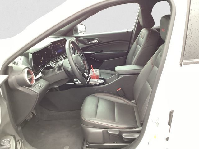 Used 2025 Chevrolet Trax RS image 9
