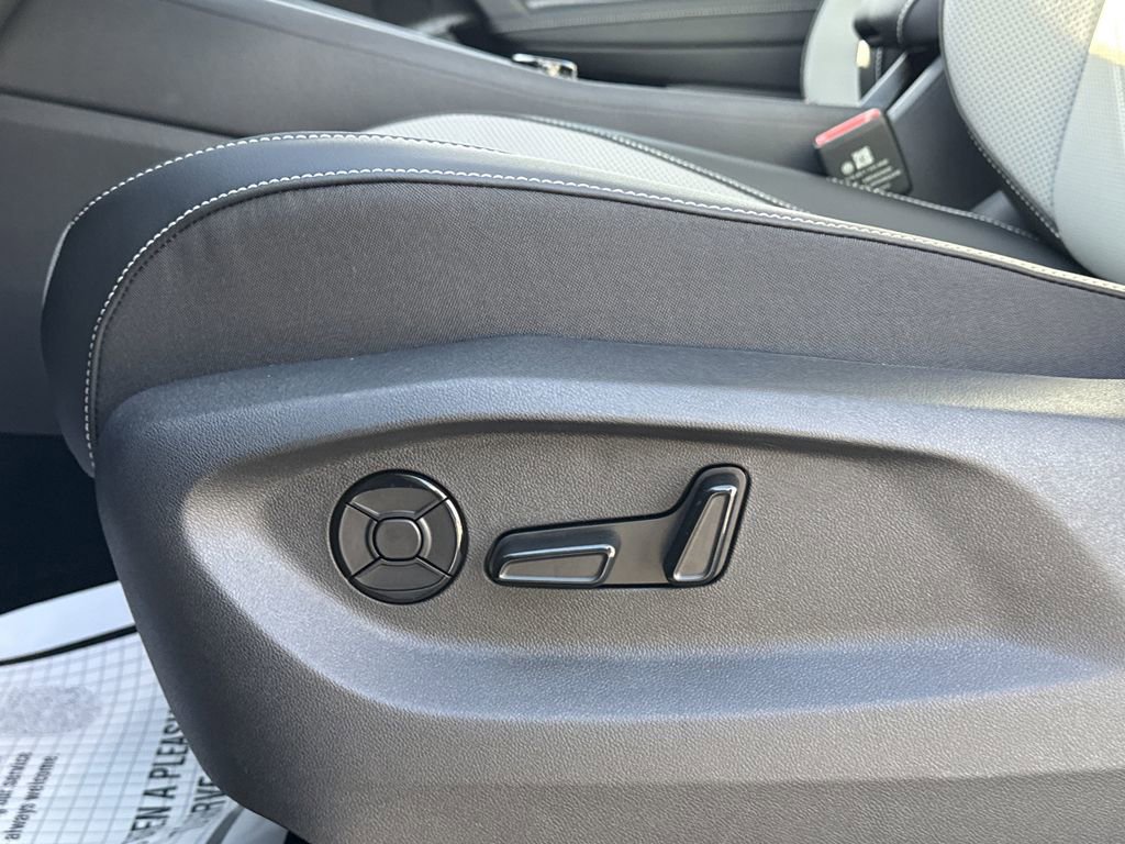 New 2026 Volkswagen Tiguan SE image 25