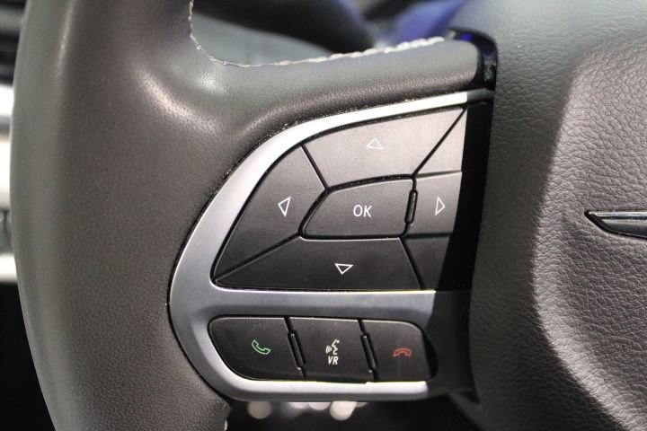 Used 2023 Chrysler Pacifica Touring-L image 31