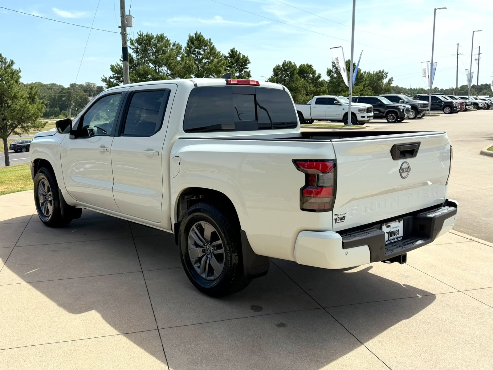 Used 2025 Nissan Frontier SV w/ SV Convenience Package RWD image 4