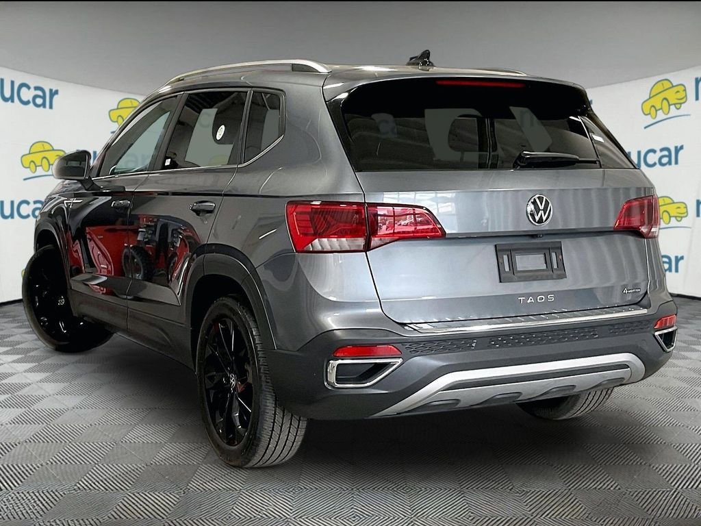 Used 2022 Volkswagen Taos SE w/ Panoramic Sunroof Package AWD/4WD image 4