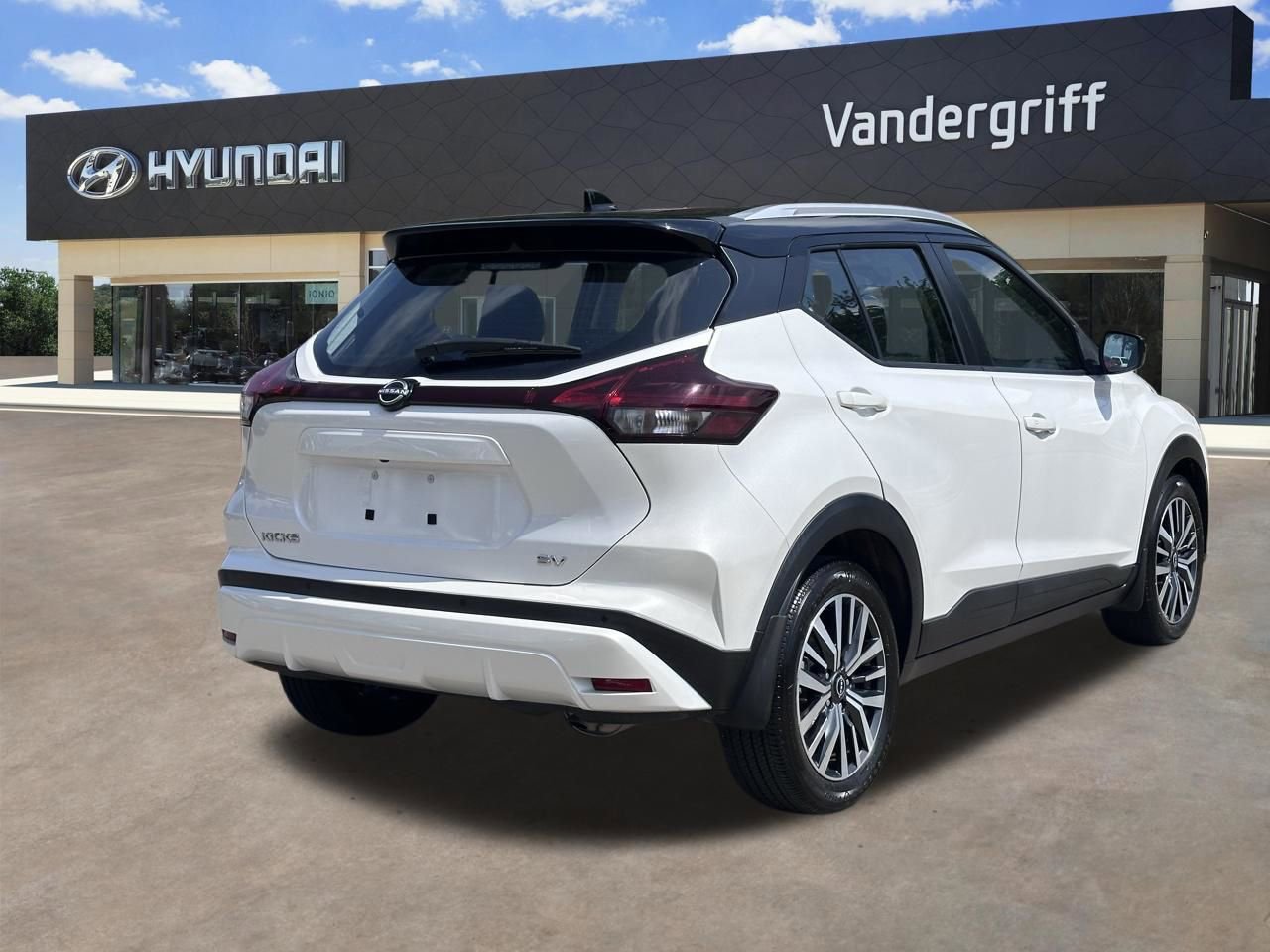 Used 2022 Nissan Kicks SV FWD image 10