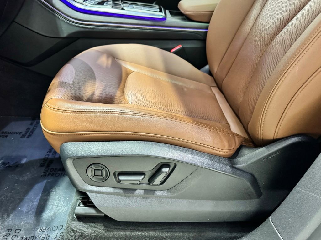 Used 2022 Audi Q8 Prestige image 9