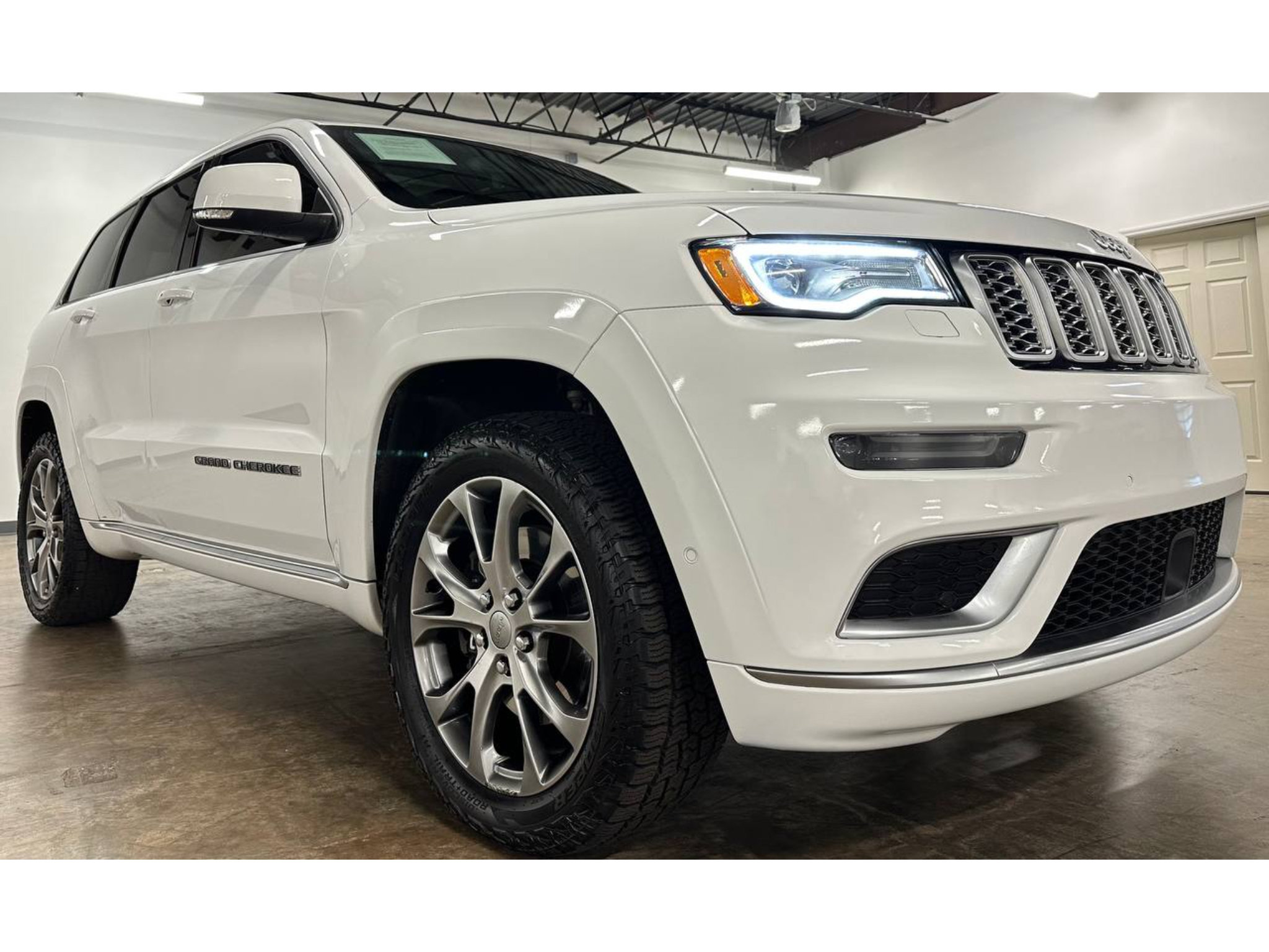 Used 2020 Jeep Grand Cherokee Summit w/ Platinum Series Group AWD/4WD image 6