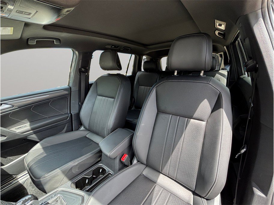 Used 2023 Volkswagen Tiguan SE R-Line FWD image 19