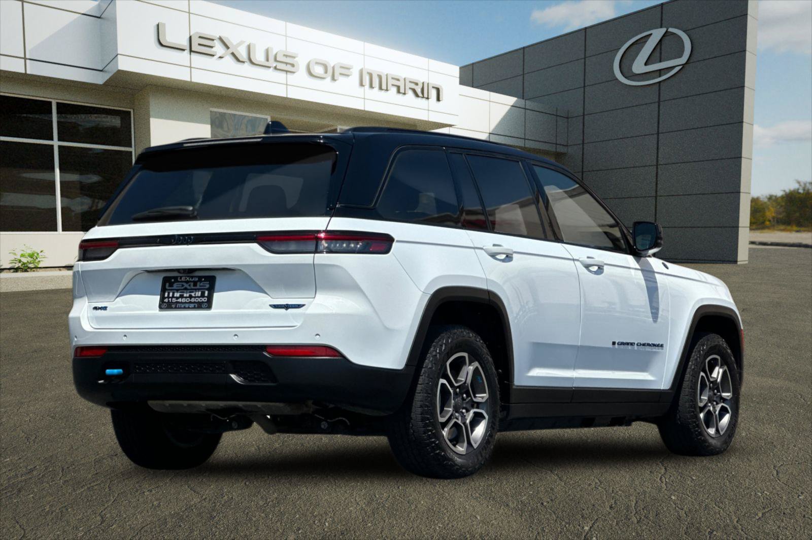 Used 2023 Jeep Grand Cherokee Trailhawk AWD/4WD image 7