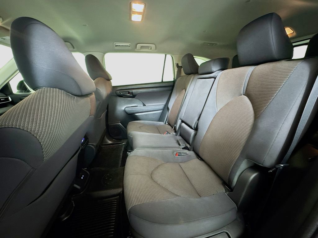 Used 2023 Toyota Highlander LE image 17