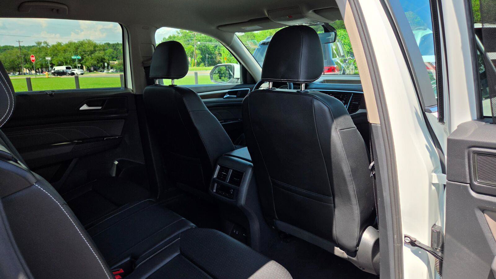 Certified 2023 Volkswagen Atlas SE w/ Black Wheel Package FWD image 55