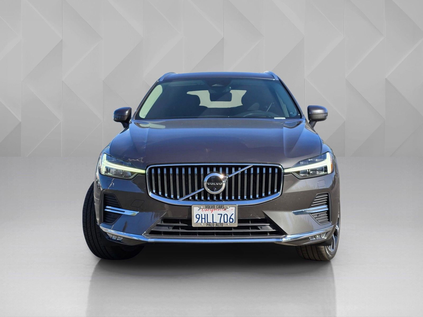 Certified 2023 Volvo XC60 B6 Ultimate w/ Protection Package Premier AWD/4WD image 2