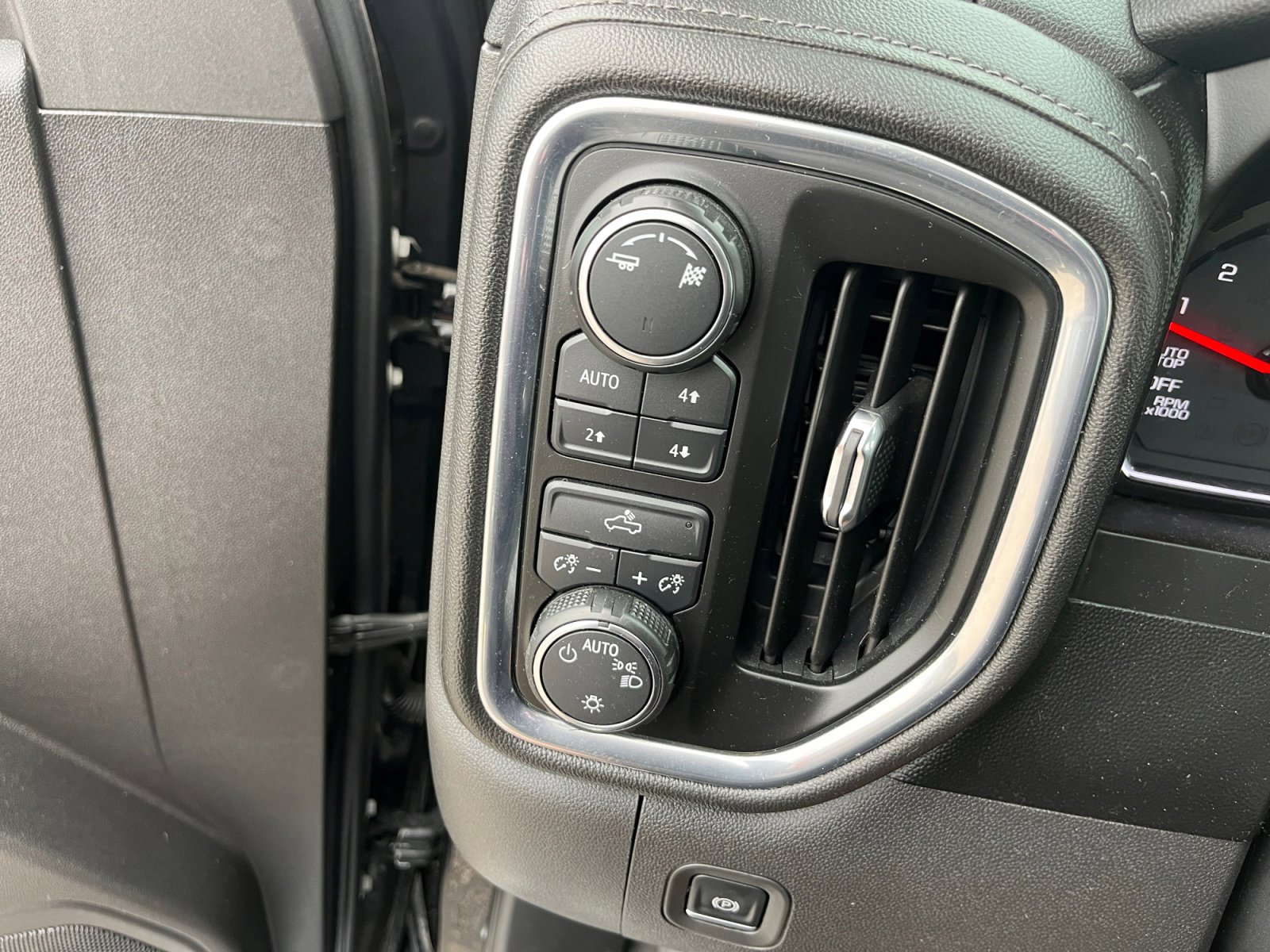 Used 2019 Chevrolet Silverado 1500 LT w/ Texas Edition image 33