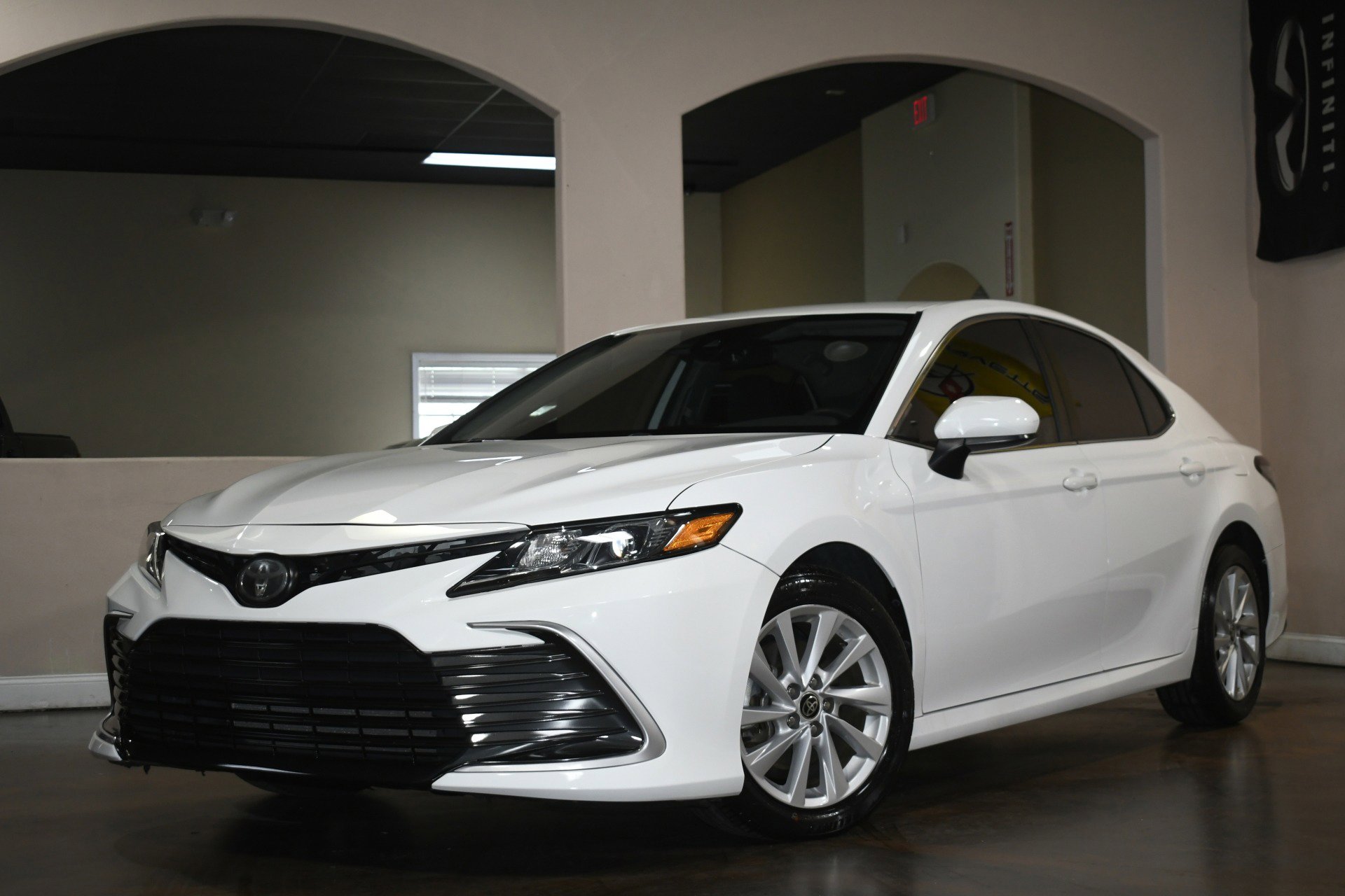 Used 2021 Toyota Camry LE image 4