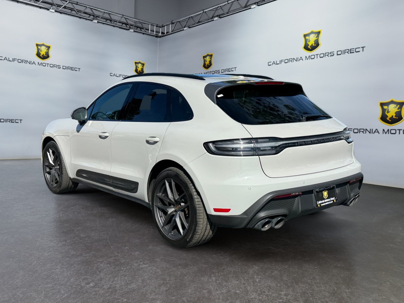 Used 2023 Porsche Macan AWD/4WD image 3
