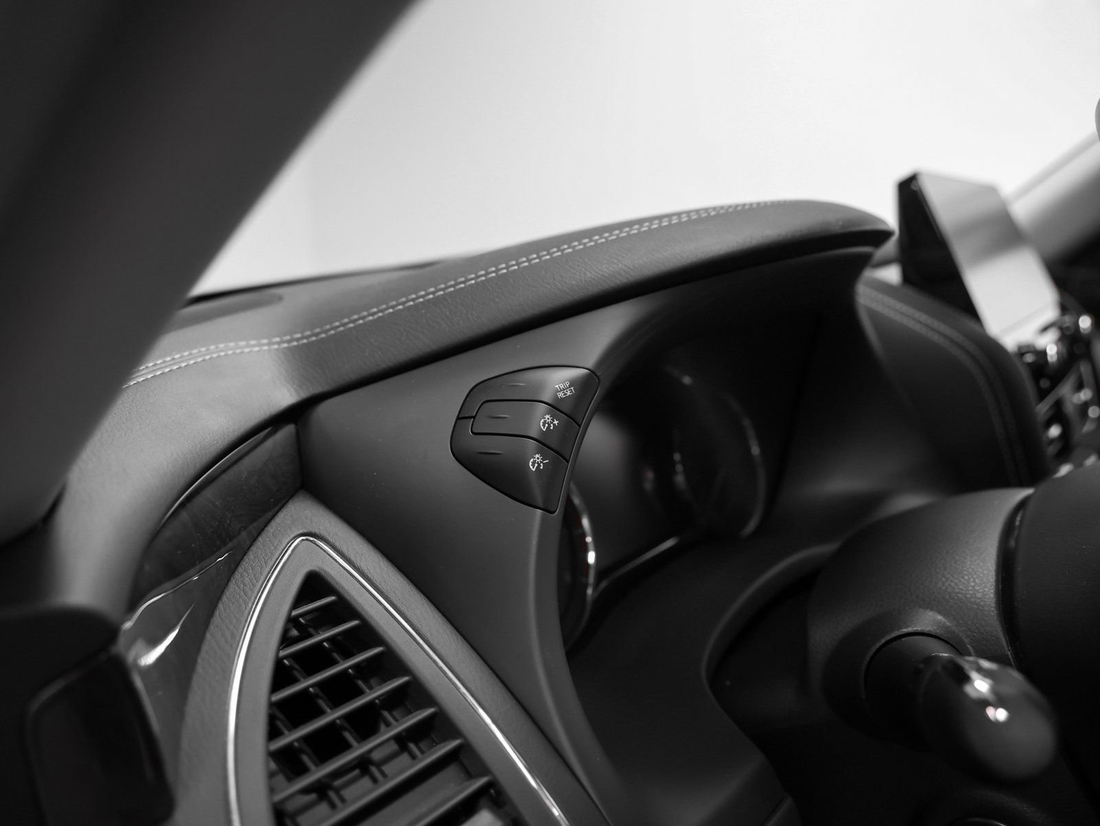 Used 2024 INFINITI QX80 Luxe w/ Cargo Package image 37