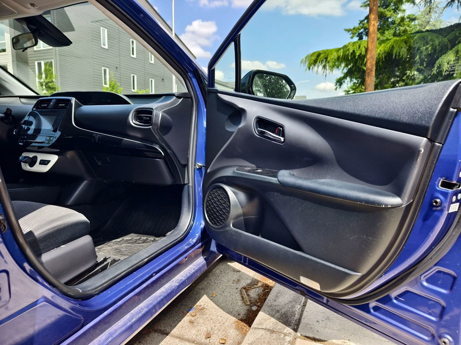 Used 2018 Toyota Prius One image 16