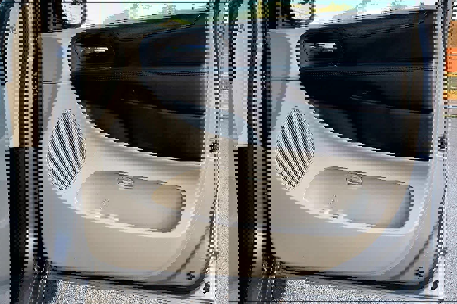 Used 2019 Dodge Grand Caravan SE w/ UConnect Hands-Free Group image 18