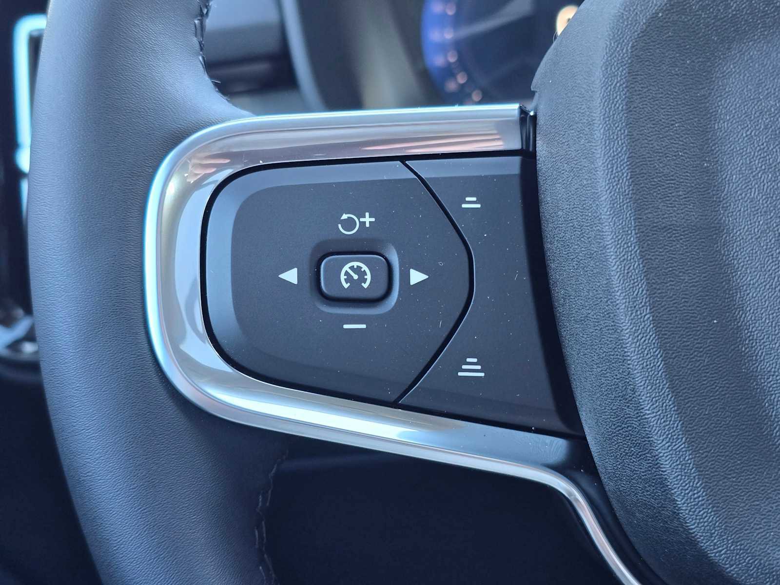 New 2026 Volvo XC40 B5 Core w/ Climate Package image 30