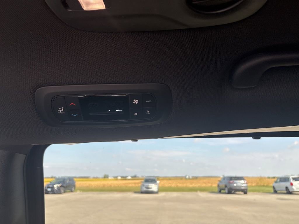 New 2026 Chrysler Pacifica Select image 36