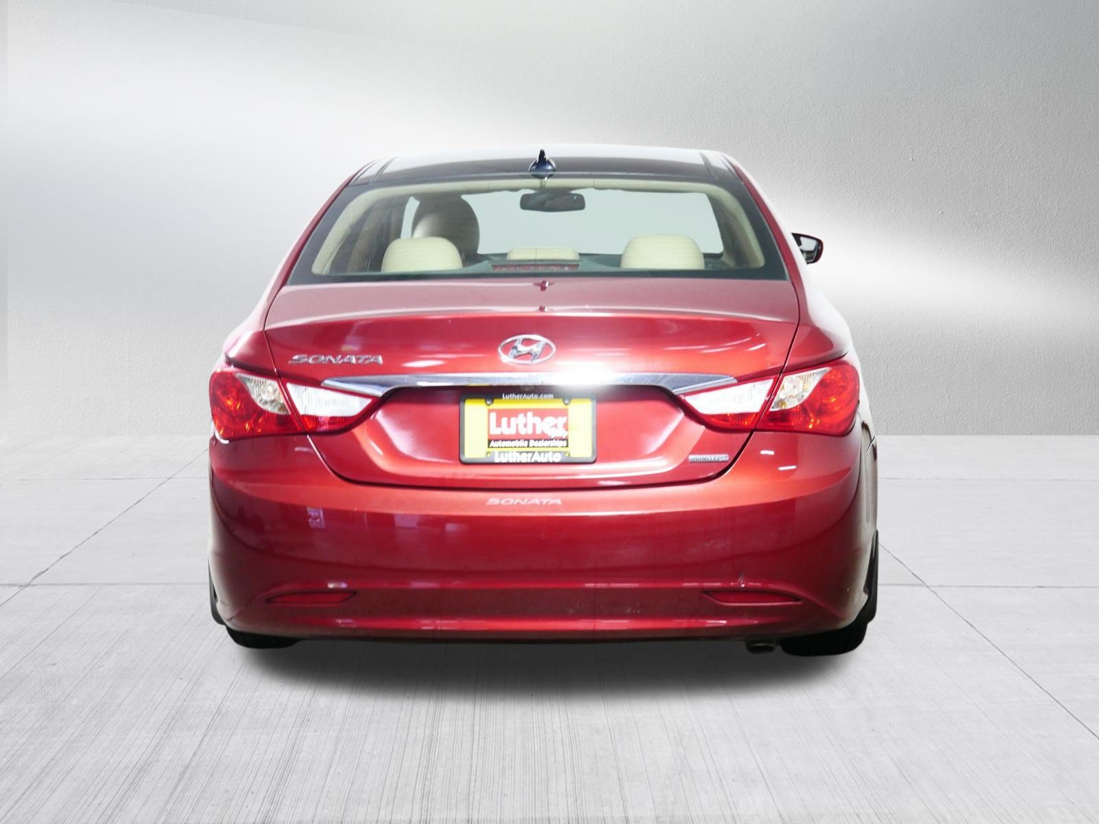 Used 2013 Hyundai Sonata Limited w/ Premium Pkg FWD image 6