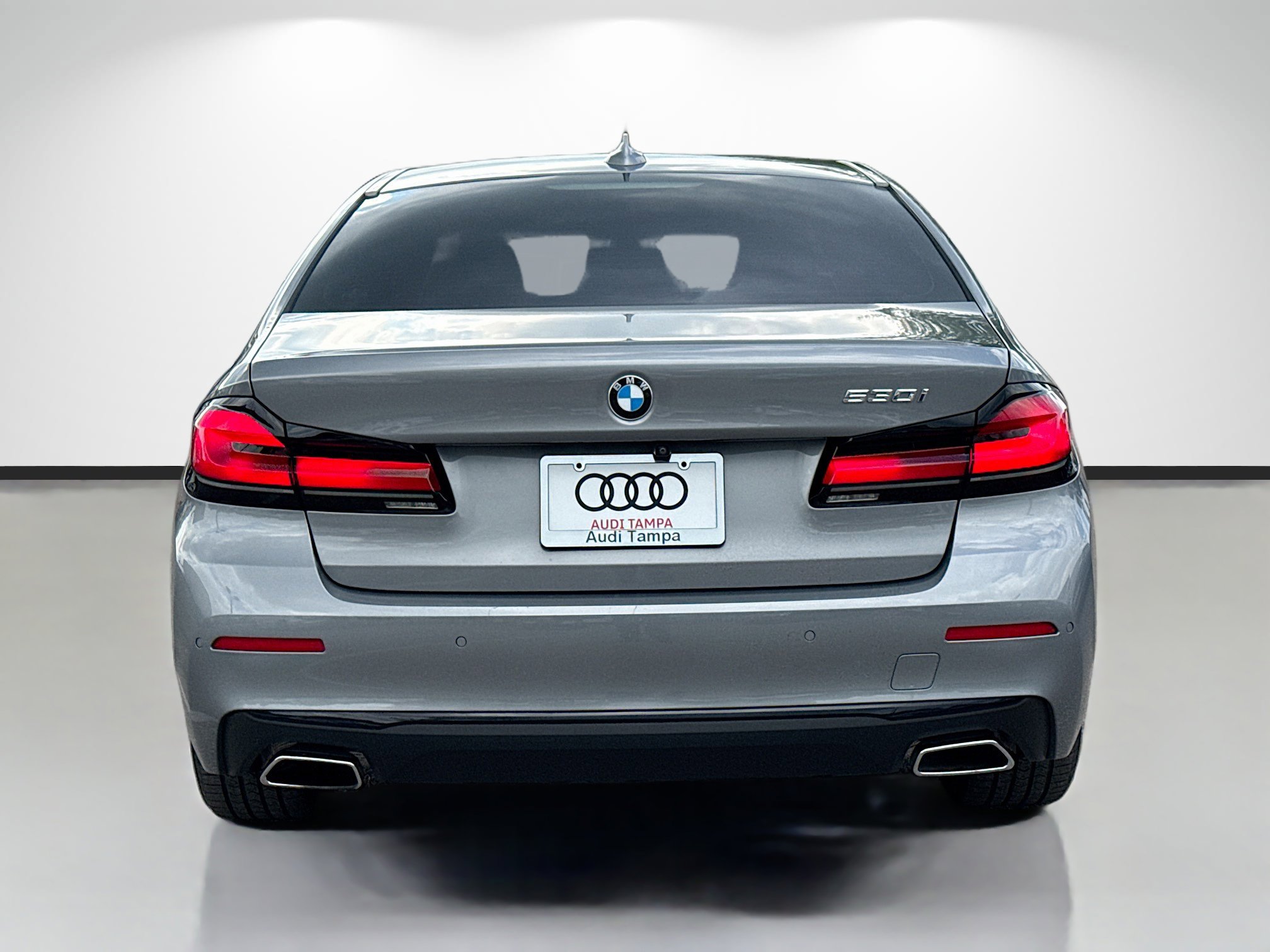 Used 2023 BMW 530i w/ Premium Package RWD image 4