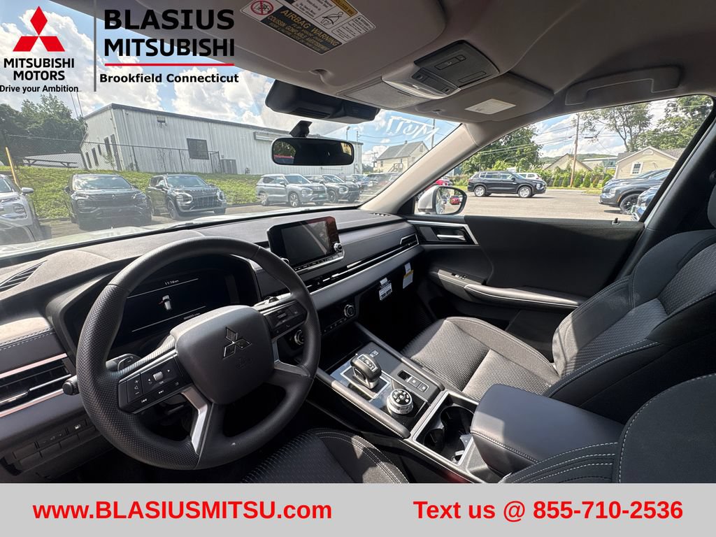 Used 2025 Mitsubishi Outlander ES AWD/4WD image 18