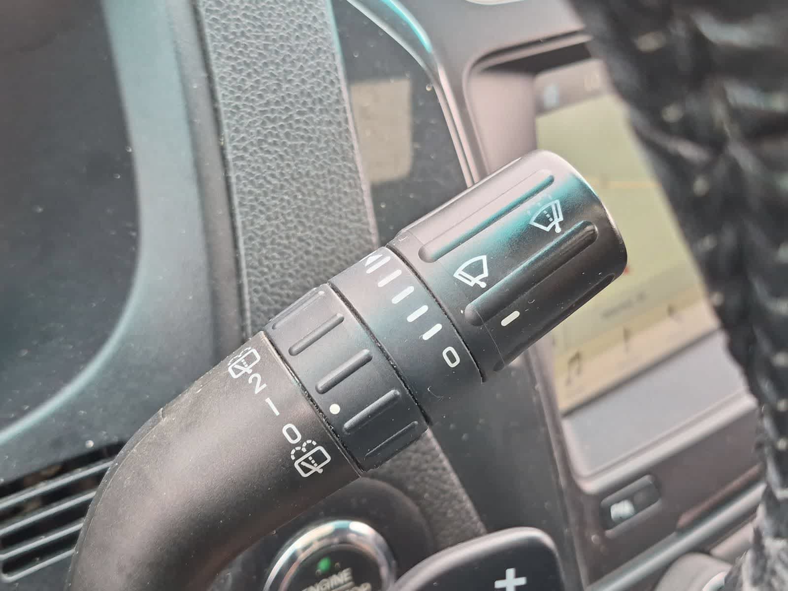 Used 2017 Ford Explorer XLT w/ Equipment Group 202A AWD/4WD image 27